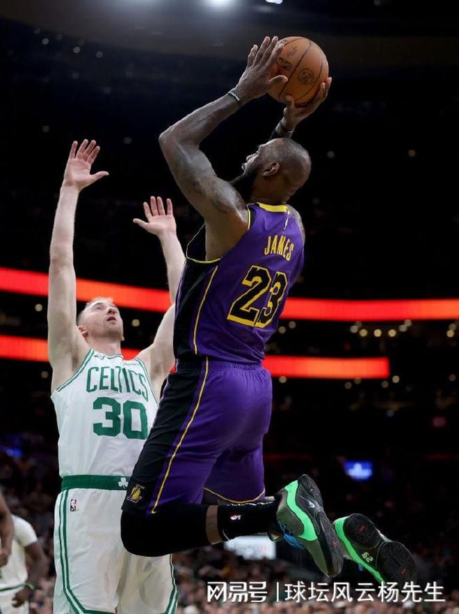 亚博-关于塔图姆连续十场比赛得分超过战术调整，湖人挑战极限！的信息