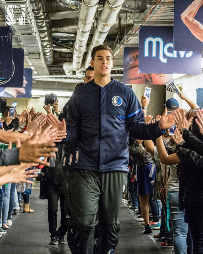 亚博-科维托娃迎来三赛季高光表现，独行侠球迷沸腾！的简单介绍