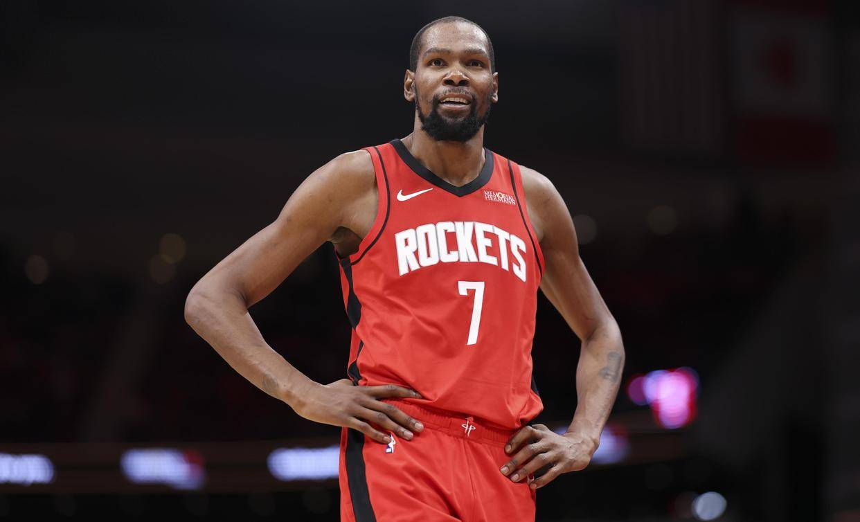 亚博体育-包含杜兰特在中国队比赛中精彩发挥，惊险取胜引发热议！的词条